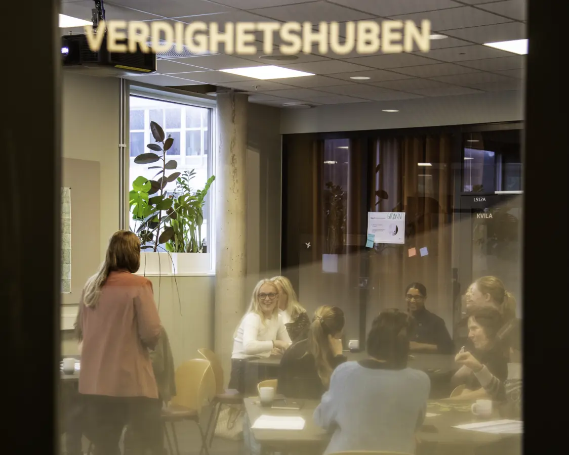 Underviser fra Verdighetsenteret