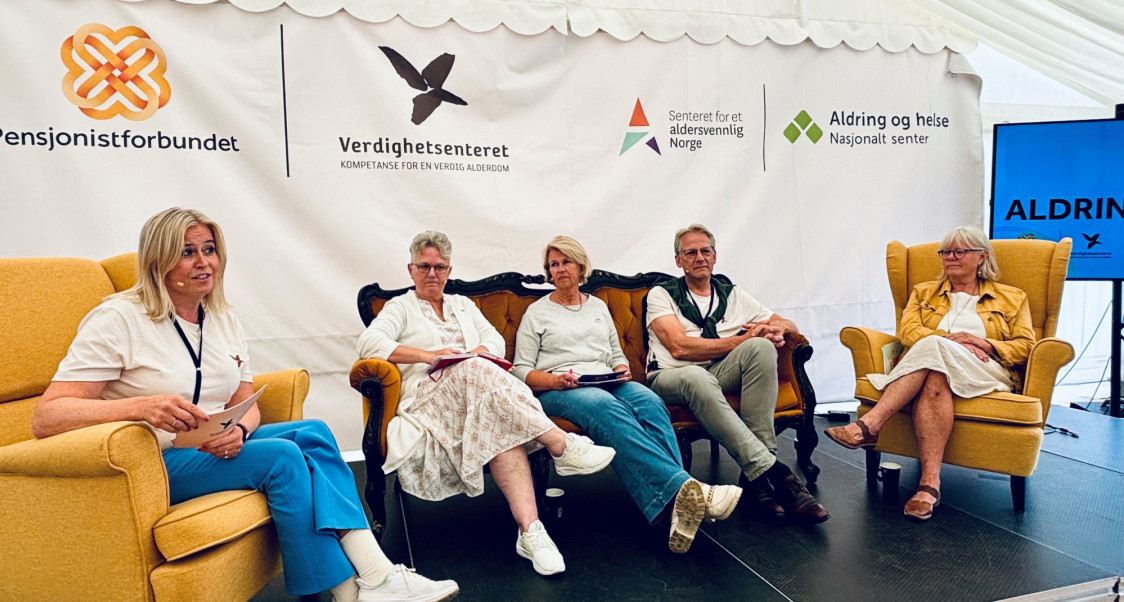 panelsamtale med fem mennesker
