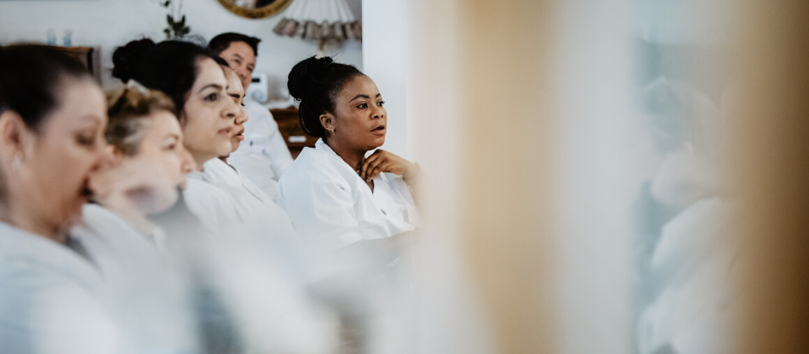 Flere helsepersonell som deltar på undervisning