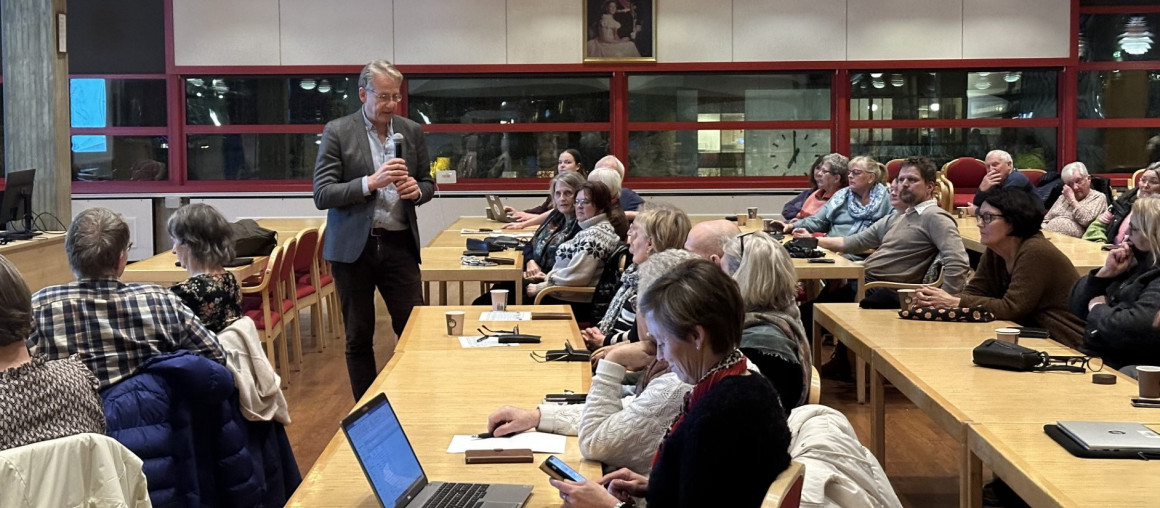 bilde av forsamling eller folkemøte