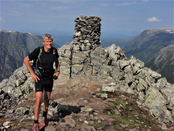 Mann på fjelltur