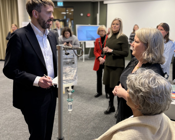 statsråd Vestre med øvedukke