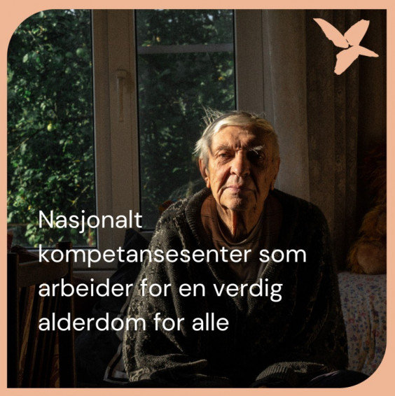eldre mann med vårt motto