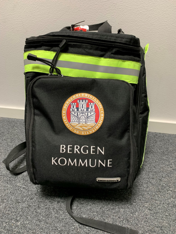 en sekk med medisinsk utstyr